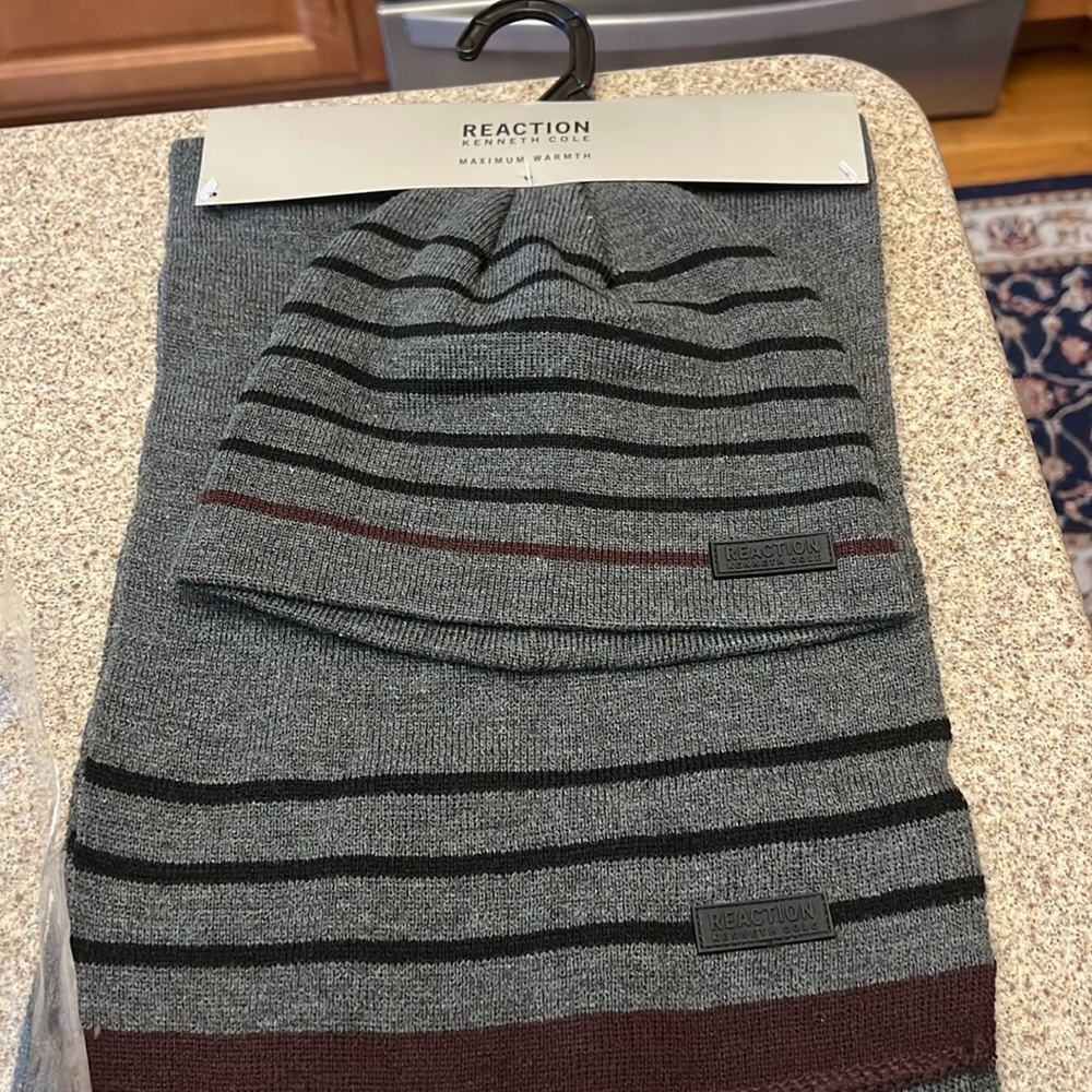 Kenneth Cole reaction, hat, and scarf set